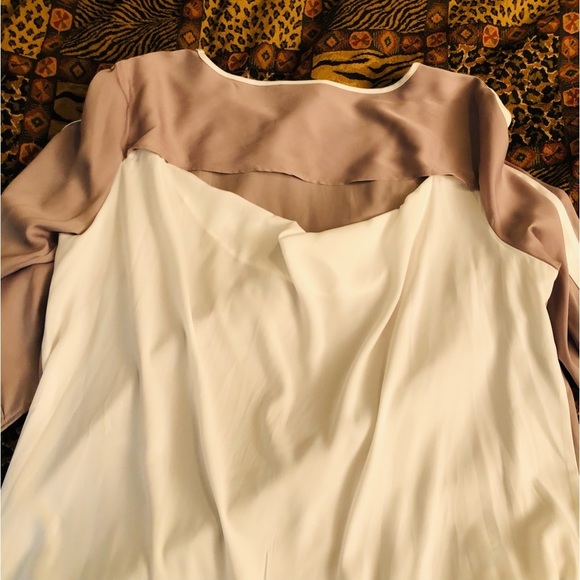 APT. 9 size XL Ivory & Tan color block open back silky top with shirred wrist - Picture 7 of 8